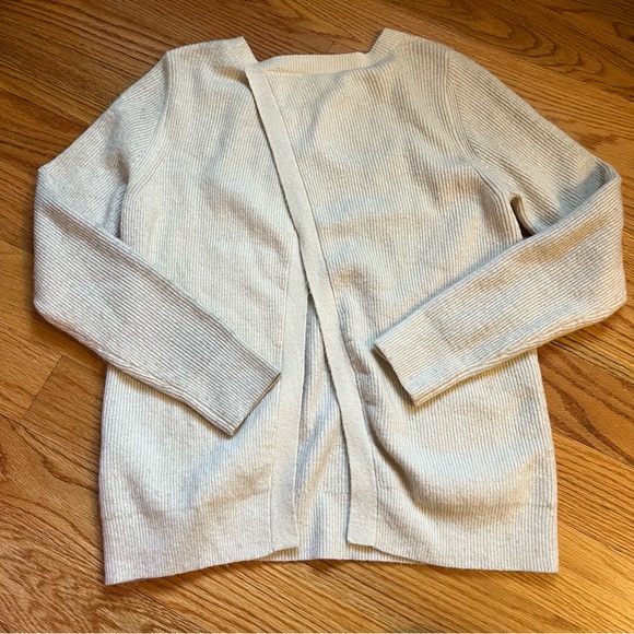 Abercrombie and Fitch crossover back cream sweater size medium - Picture 3 of 4